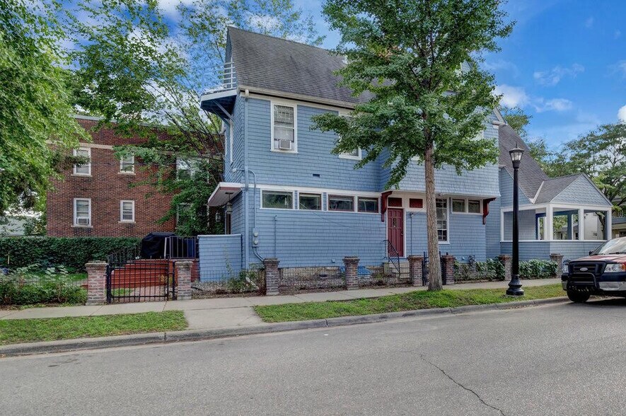 Building Photo - 2701 DuPont Ave S