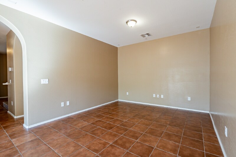 Building Photo - 902 S Adam Way
