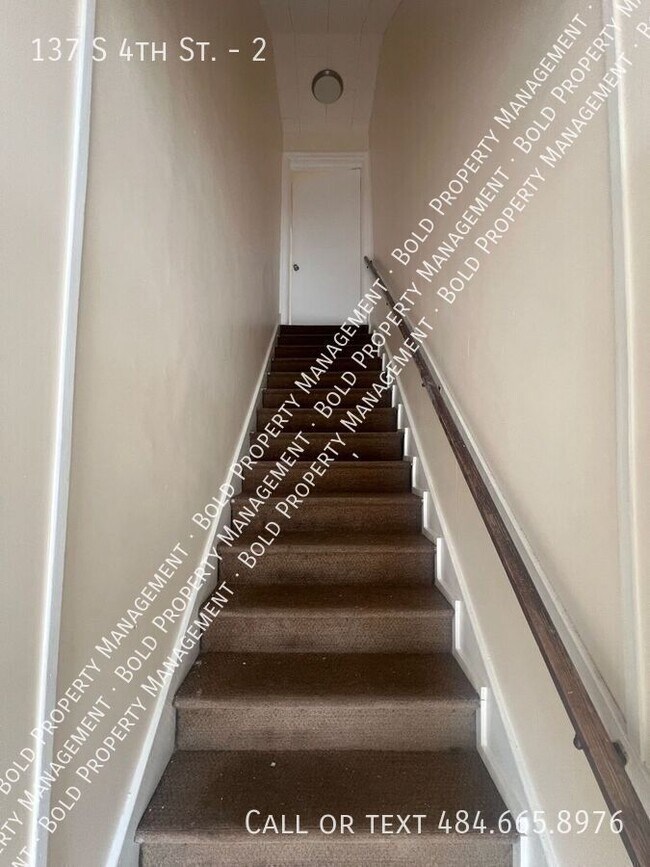 Building Photo - 137 S 4th St