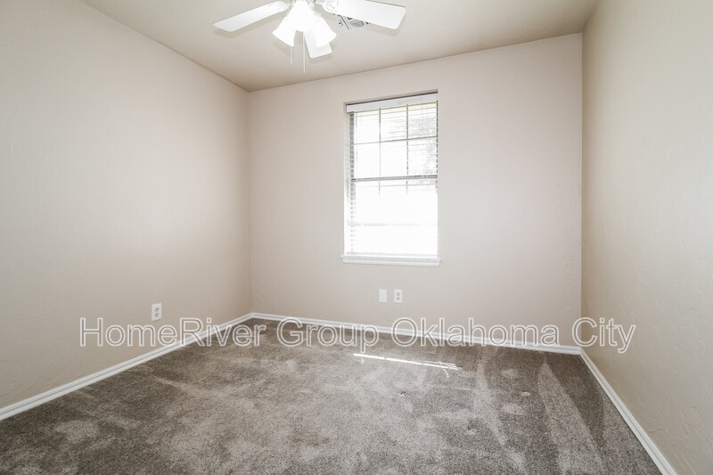 Building Photo - 2521 Ridgewood Dr