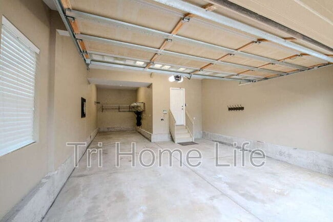 Building Photo - 11033 Grayledge Cir