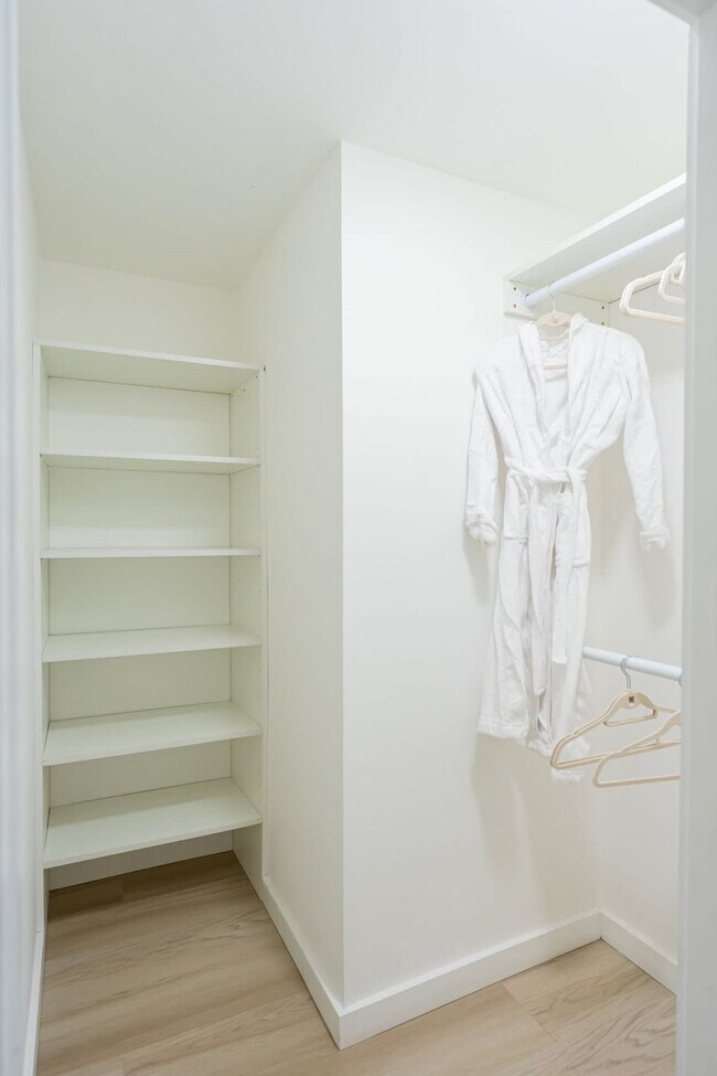 Building Photo - 42 White St Pl