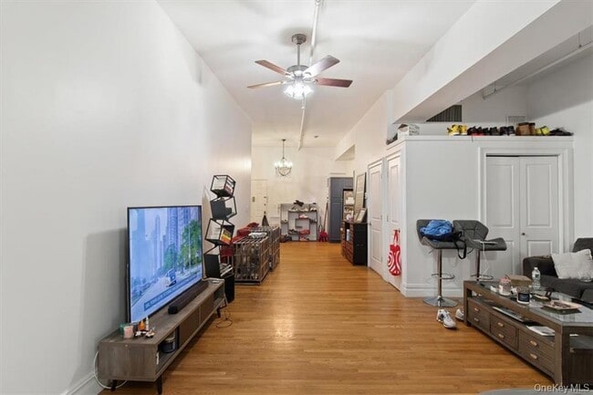 Building Photo - 25 N Broadway