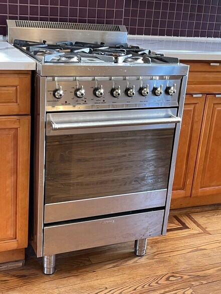 Building Photo - 19 Henry St