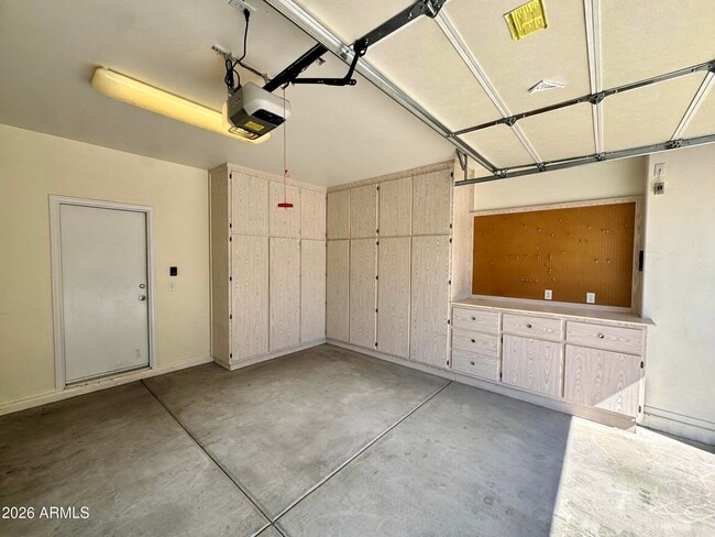 Building Photo - 2896 Claire Dr