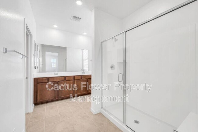 Building Photo - 9850 E Tamery Ave
