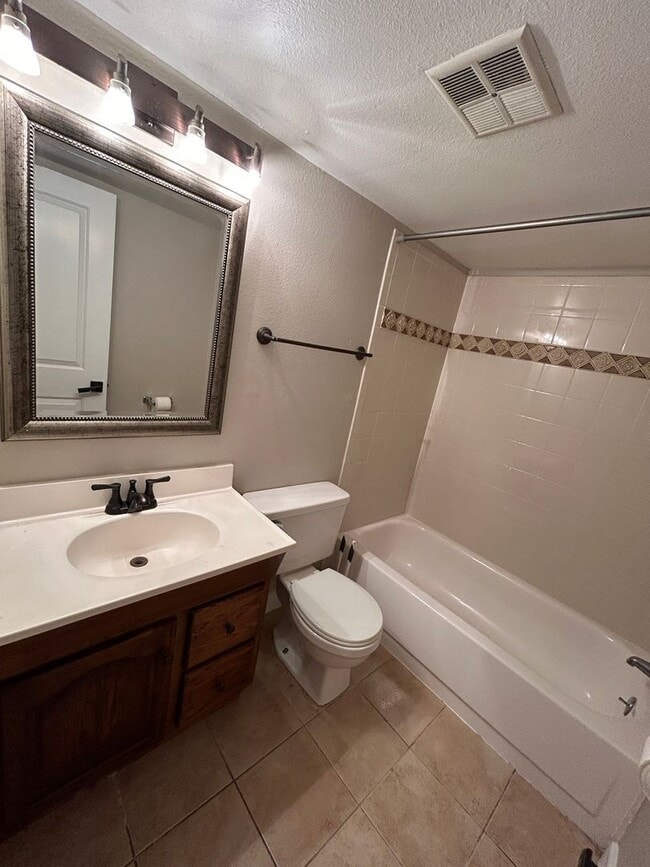 Building Photo - 1608 Cottonwood Dr
