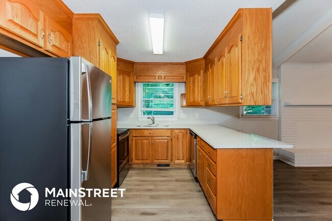 Building Photo - 2419 Sandlewood Dr