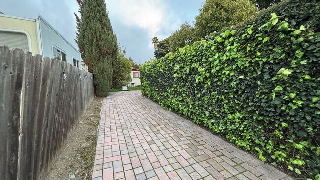 Building Photo - P15538