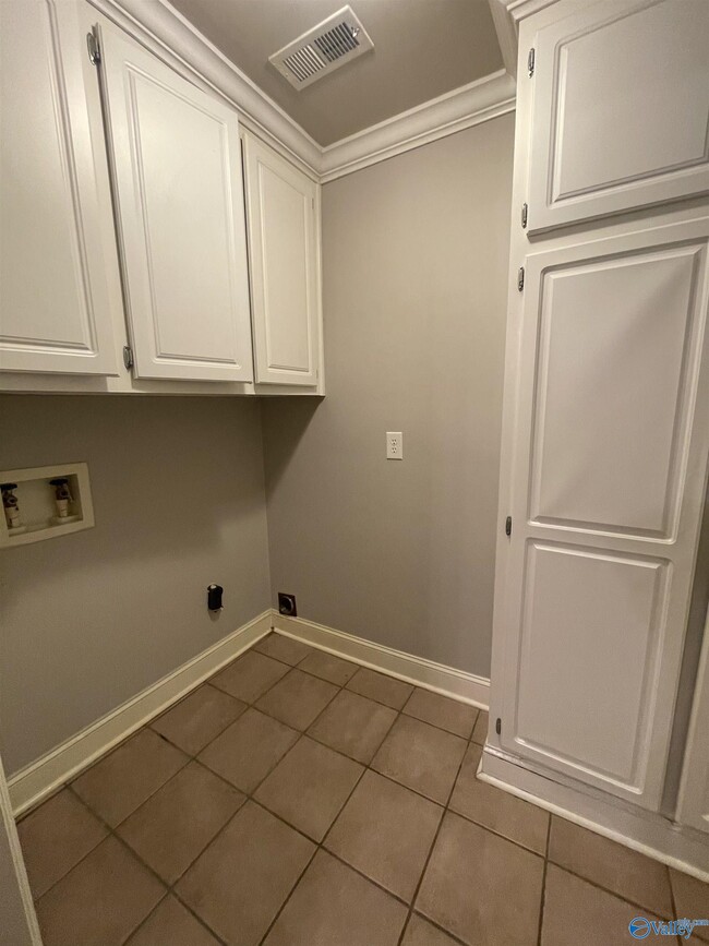 Building Photo - 505 Greenacres Dr NW