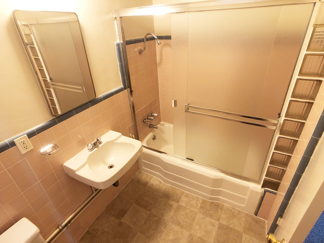 2 Bedroom Apt - Full Bathroom, 2nd Floor - 901 Levering