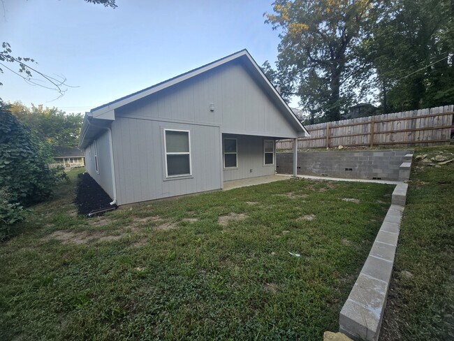Building Photo - 4939 Woodland Ave