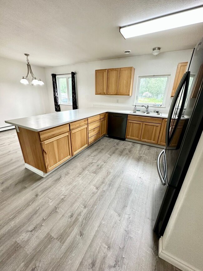 Building Photo - 4 bedroom Home for Rent in North Pole!