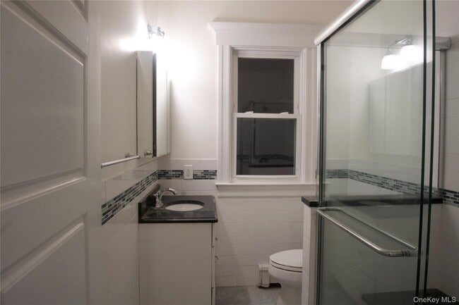 Building Photo - 55 Vernon Ave