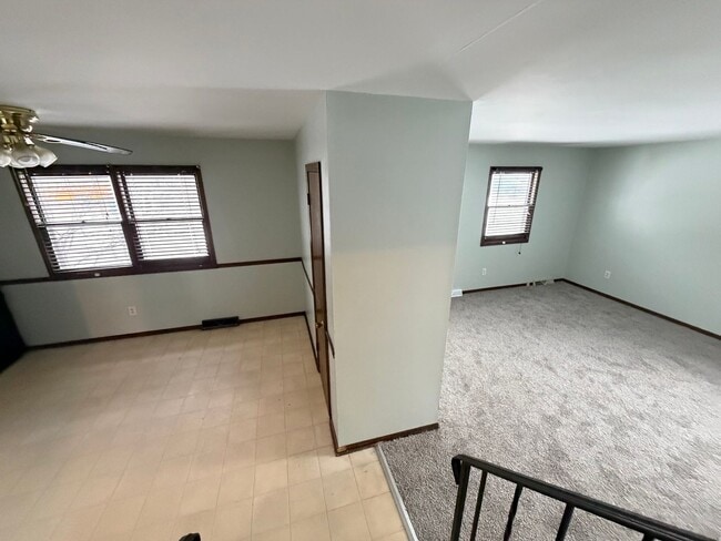 Building Photo - 3992 Camelot Dr SE