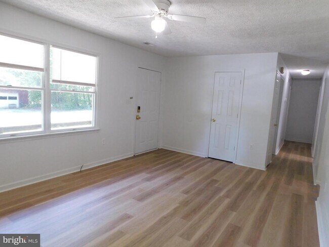 Building Photo - 100 Pinto Trail
