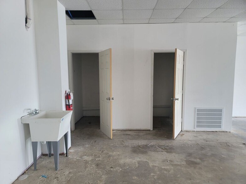 Building Photo - 8700 Colonel Glenn Rd