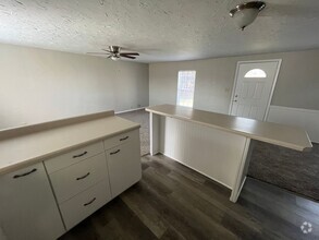 Building Photo - 1 bedroom 1 bath in Romney AVAILABLE FOR L...