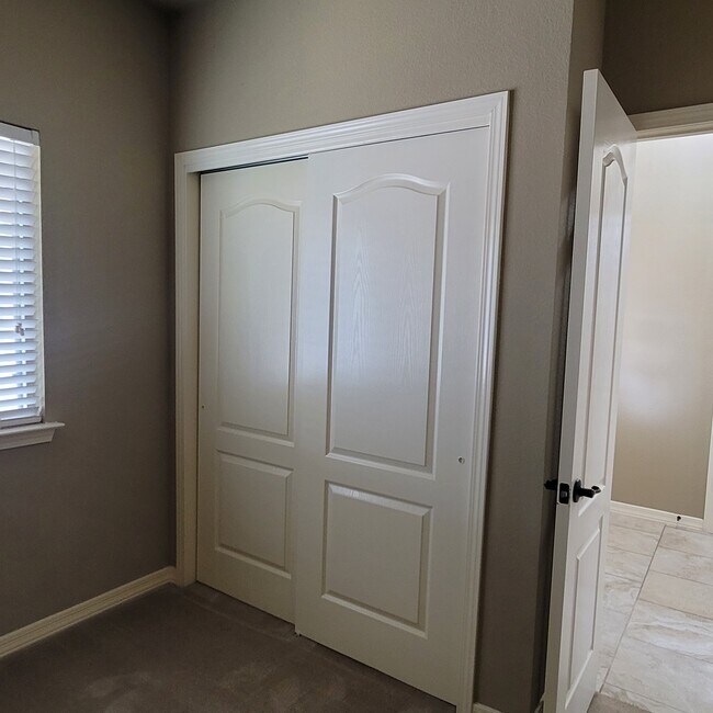 Building Photo - 14513 Meadow Lawn