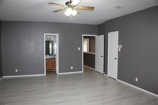 Building Photo - 7342 Regency Square Ct