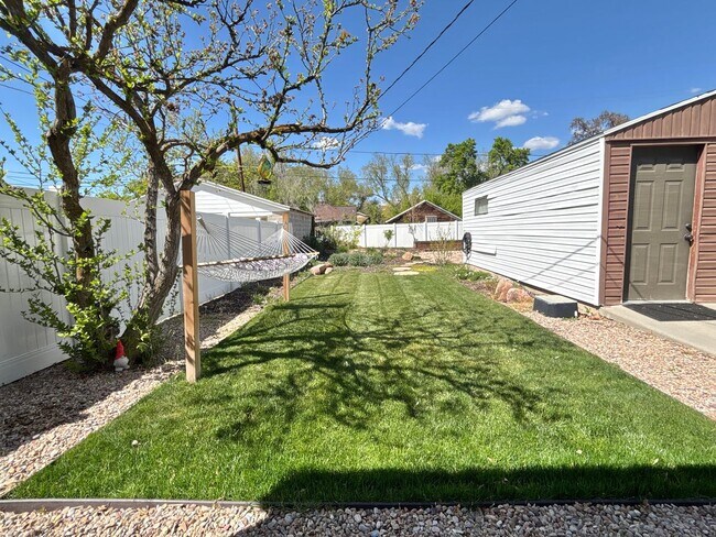 Building Photo - 631 Downington Ave S