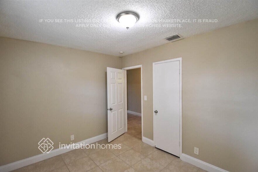 Building Photo - 6020 NW 43rd Ave