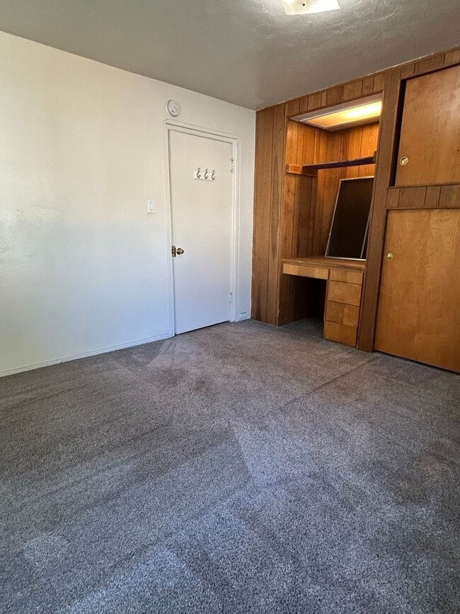 Building Photo - 1020 Warner St