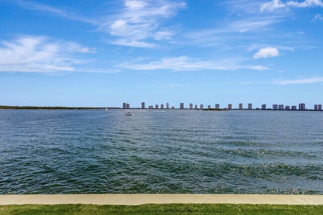 Building Photo - 100 Shore Ct