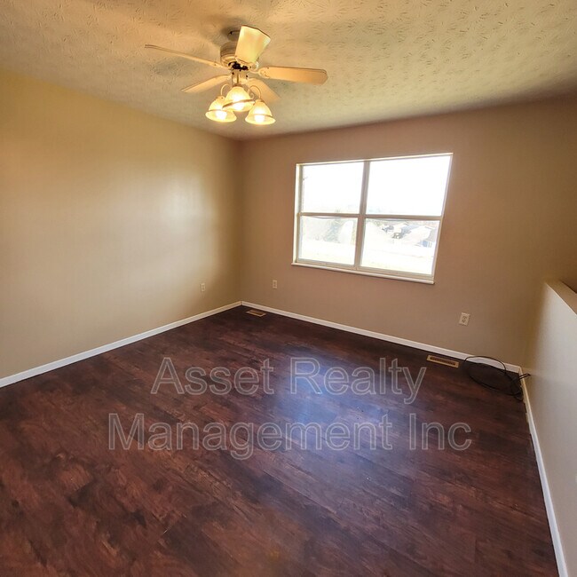 Building Photo - 1685 Meadow Spring Dr