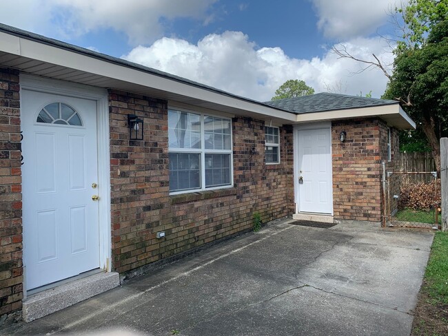 Building Photo - 510-12 Chalmette Ave.