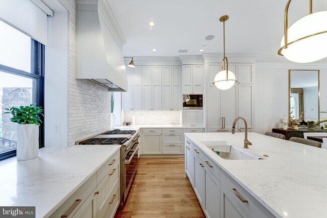 Building Photo - 1327 R St NW