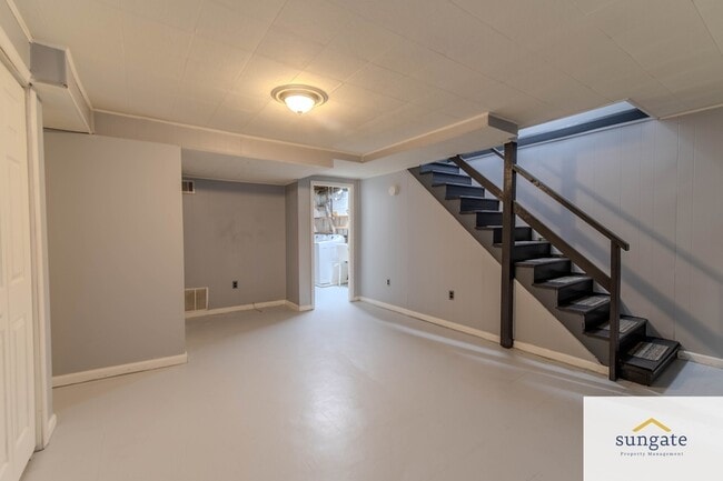 Building Photo - 8666 Oak Rd