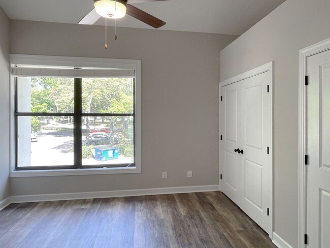 Building Photo - 415 Laurel Cove Way