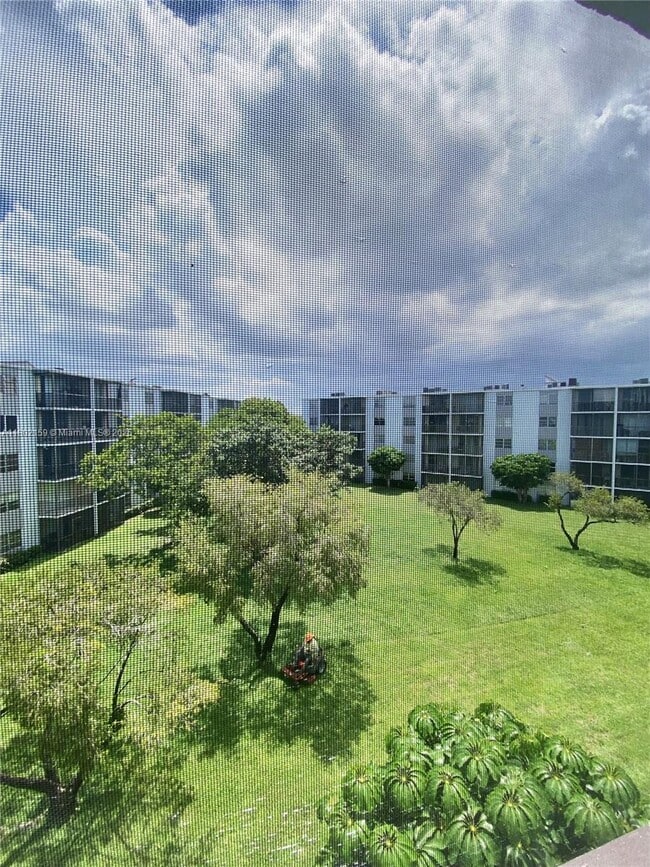 Building Photo - 8740 N Sherman Cir