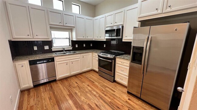 Building Photo - 2710 Hullsmith Dr