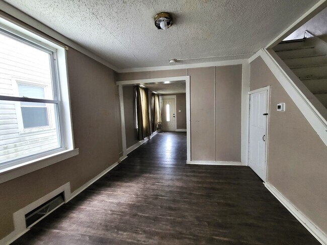Building Photo - 488 Red Lion Rd
