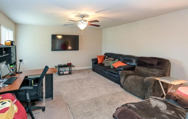 Building Photo - 7102 Sutter Ct