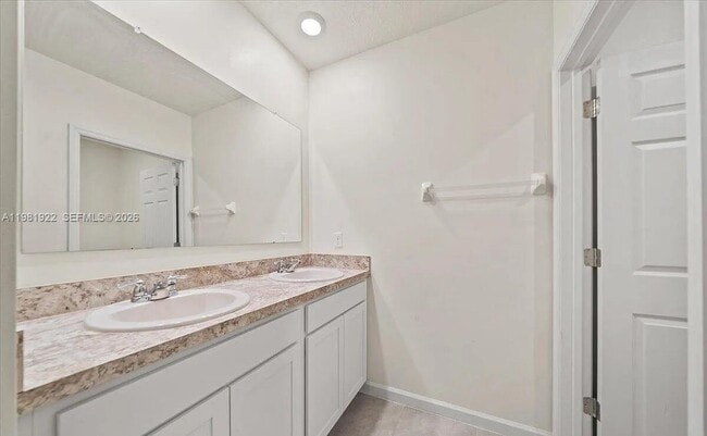 Building Photo - 870 Remington Green Dr SE