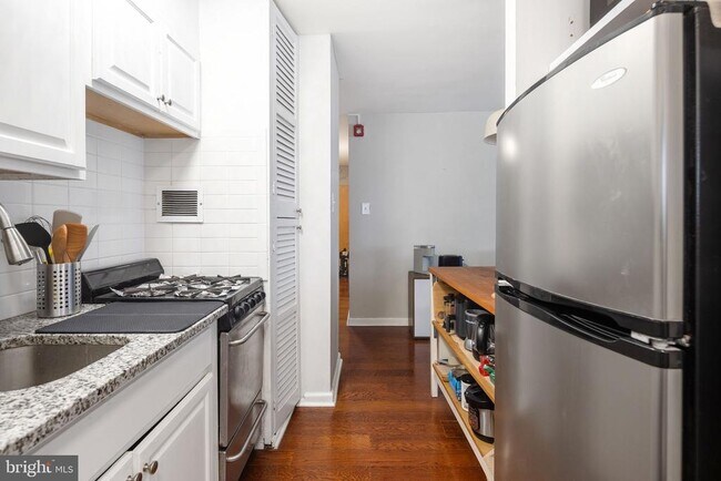 Building Photo - 2101 Chestnut St