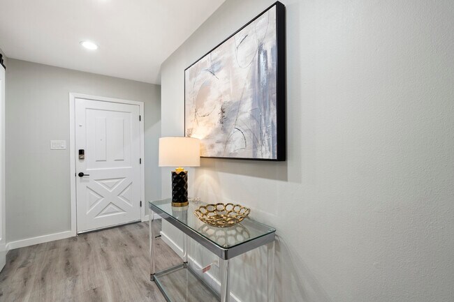 Building Photo - 3400 Laguna Dr