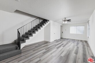 Building Photo - 6616 Sylmar Ave