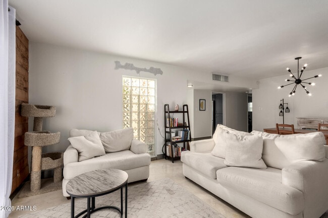 Building Photo - 3655 N 5th Ave