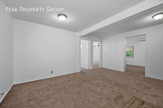 Building Photo - 2533 Ravine St