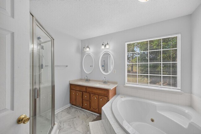 Building Photo - 4810 Golden Leaf Ln