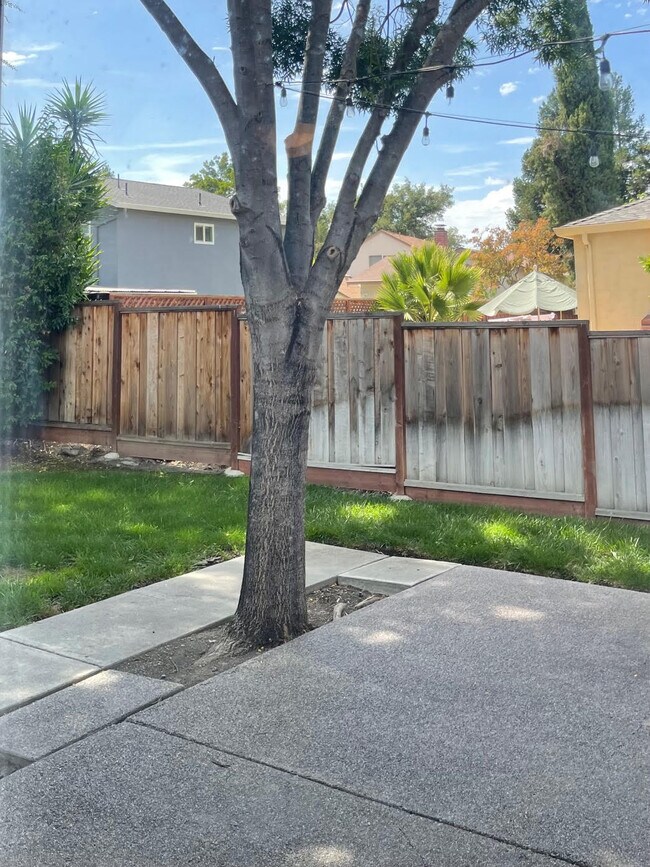Building Photo - 3554 Kings Canyon Ct