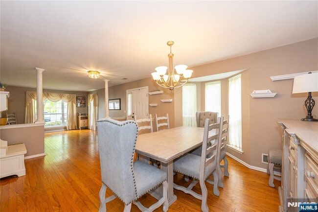 Building Photo - 533 Cascade Ct