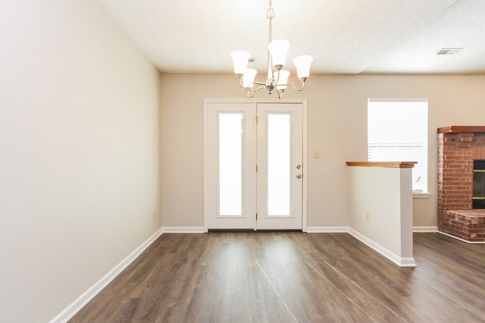 Building Photo - 748 Millbrook Dr