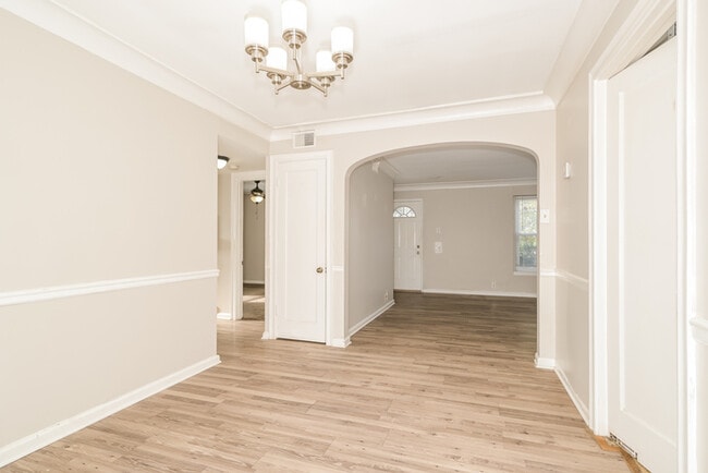 Building Photo - Fantastic 2bd/1ba home! Let yourself in!