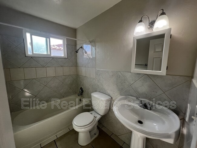 Building Photo - 887 Hawaii Ave