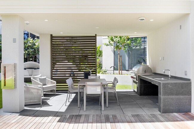 Building Photo - 2319